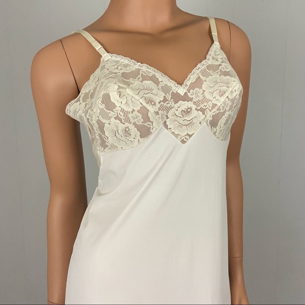 🚫SOLD🚫Vintage 60’s Vanity Fair Slip Full 34 Bust Cream Nylon Rose Lace Lacey - Picture 5 of 13